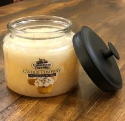 Christmas Tree Hill 3 Wick Candle - Vanilla Cupcake - 64oz