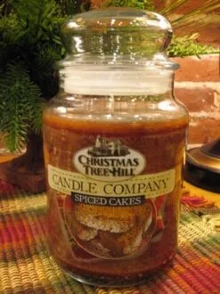 Christmas Tree Hill Candle - Spiced Cakes - 26oz